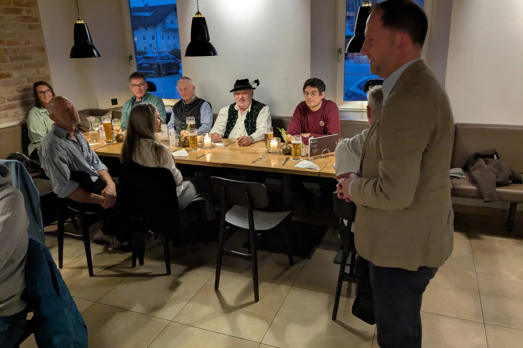 Gesellige Runde bei der Verabschiedung von Werner Wörndl
